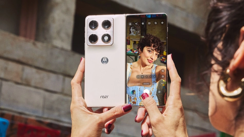 Motorola Razr Fold Motorola Edge 70 Fusion MWC 2026 Motorola foldable phone Snapdragon 8 Gen 5 smartphone Snapdragon 7s Gen 3 phone Motorola new launch 2026 Razr Fold price Europe Razr Fold specifications Edge 70 Fusion features Motorola 6000mAh battery phone 80W fast charging smartphone