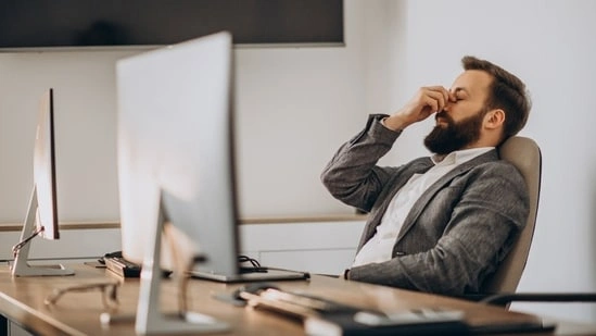 screen time eye damage digital eye stran workplace eye health eye fatigue symptoms computer vision syndrome eye care tips protect eyesight screen exposure effects eye dryness causes eye strain relief work from home eye problems office health tips vision care