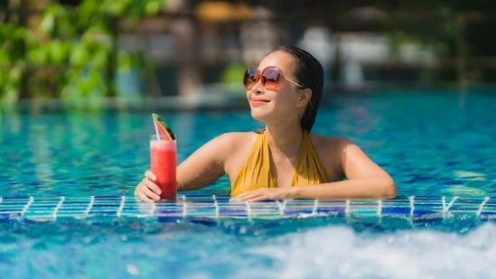 swimming eye care tips summer eye protection pool swimming safety eye health tips chlorine eye irritation swimming goggles benefits avoid eye infection pool contact lenses