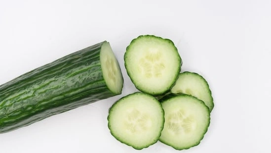 cucumber health benefits cucumber peel nutrition eating cucumber with skin cucumber diet tips summer foods healthy eating cucumber fibre benefits cucumber antioxidants cucumber digestion benefits how to eat