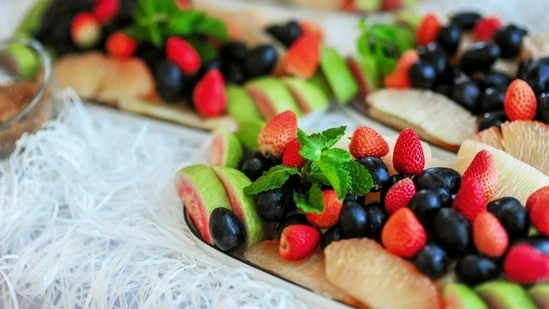 best time to eat fibre fibre rich foods morning benefits fibre digestion tips UK surgeon advice fibre intake timing gut health benefits fibre breakfast diet fibre rich breakfast foods digestion improvement tips fibre metabolism boost fibre early morning diet gut bacteria