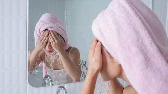 double cleansing summer skincare routine dermatologist advice skincare tips summer oily skin cleansing routine skincare experts advice skin care routine summer heat skincare