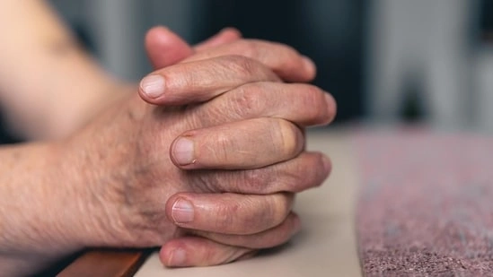 parkinsons disease symptoms early signs parkinsons young adults parkinsons in 30s parkinsons in 40s neurological disorder awareness parkinsons warning signs early