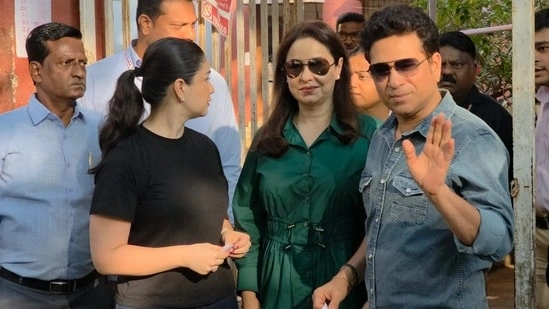 Asha Bhosle death news Sachin Tendulkar tribute Virat Kohli tribute Indian music legend Asha Bhosle biography Asha Bhosle songs legacy Lata Mangeshkar sister Asha Bhosle