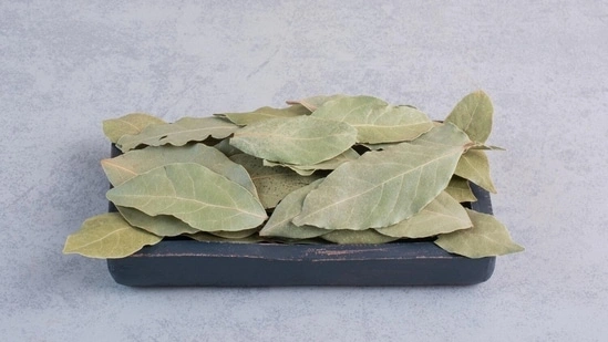 bay leaf water benefits bay leaf infused water digestion bay leaf water 14 days metabolism boost bay leaf tea benefits tej patta water health benefits bay leaf for digestion natural detox drink bay leaf water for bloating