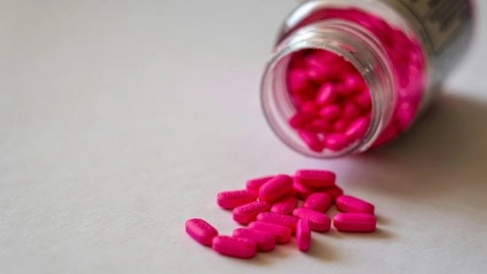 ibuprofen side effects ibuprofen risks NSAID drugs side effects stomach ulcers causes internal bleeding risk painkiller dangers ibuprofen long term use NSAID health risks stomach lining damage ibuprofen bleeding