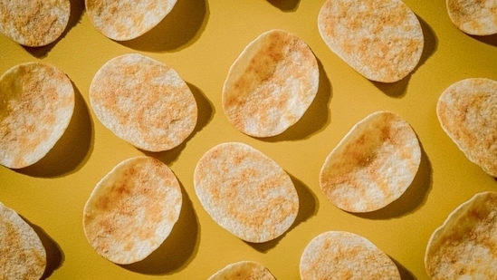 sweet potato chips recipe healthy snacks recipe Yasmin Karachiwala recipe healthy chips air fryer recipe healthy snacking ideas sweet potato benefits fitness snacks healthy diet snacks low calorie snacks