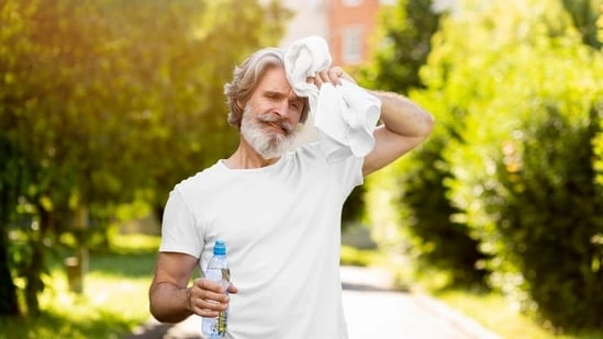 avoid heat summer health risks peak sun hours safety dehydration symptoms heat exhaustion prevention